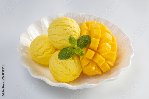 Mango ice cream in the bowl.