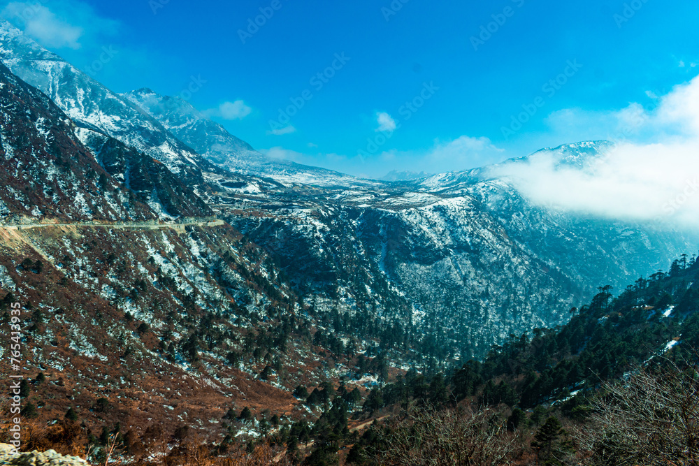 Obraz premium mountains in the mountains