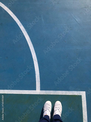 outdoor basketball floor lines with feets