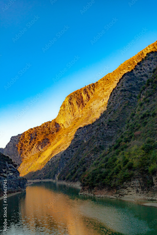 Shaanxi Qinling Canyon Scenery