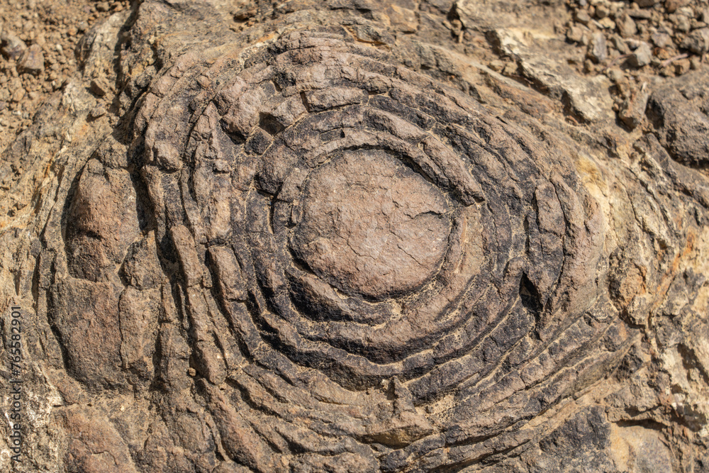 Spheroidal weathering tholeiitic basalt. onion skin weathering, concentric weathering, spherical