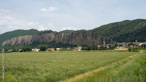 Obraz na płótnie Penitents des Mees, interesting rock cliffs above village Mees, tourist landmark in France w salonie