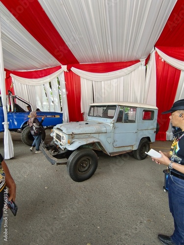 spot an old 19s jeep in exhibition auction 