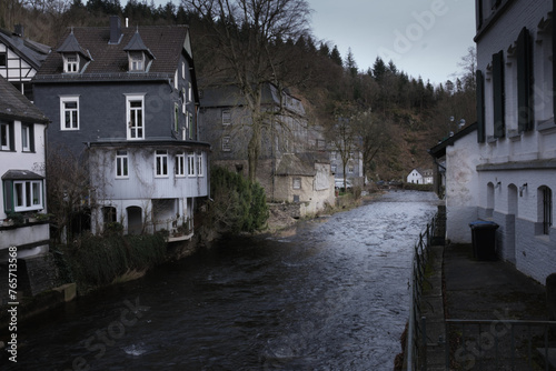 La rivi  re    Monschau