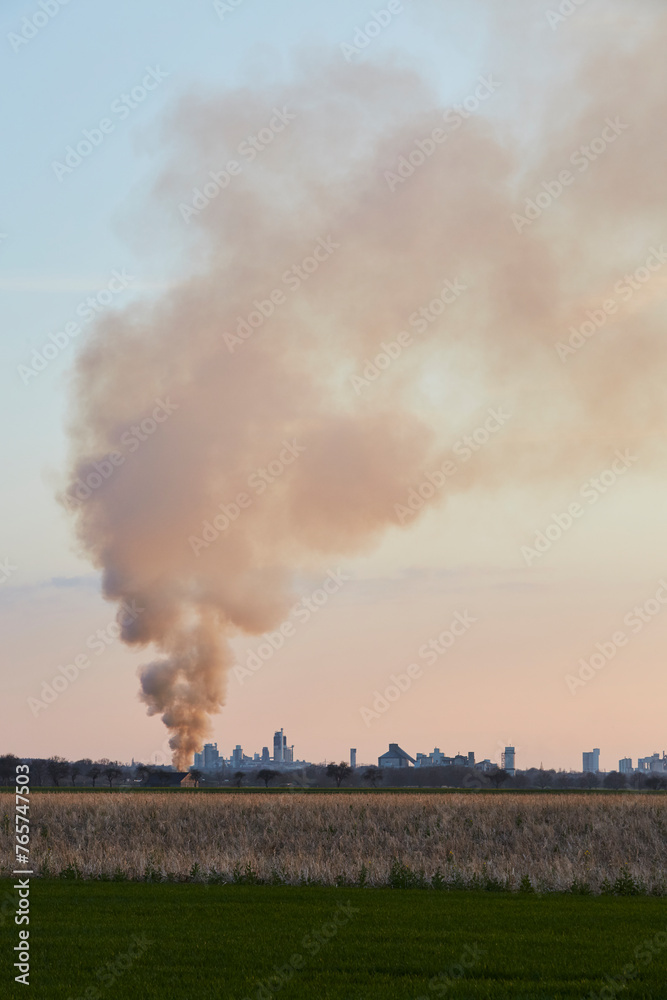 Osterfeuer Tradition vs.Umweltverschmutzung, 2023, Deutschland Osterfeuer Tradition vs.Umweltverschmutzung, 2023, Deutschland