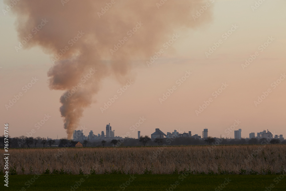 Osterfeuer Tradition vs.Umweltverschmutzung, 2023, Deutschland Osterfeuer Tradition vs.Umweltverschmutzung, 2023, Deutschland