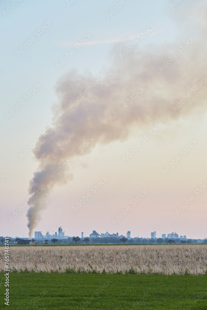 Osterfeuer Tradition vs.Umweltverschmutzung, 2023, Deutschland Osterfeuer Tradition vs.Umweltverschmutzung, 2023, Deutschland