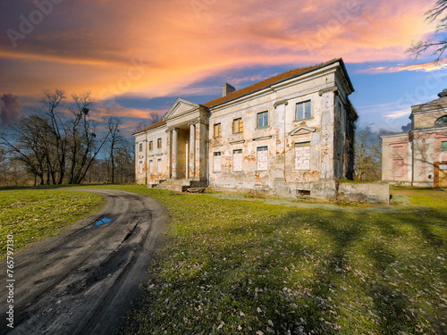 Obraz na płótnie Palace in the village of Nawra, Poland. w salonie