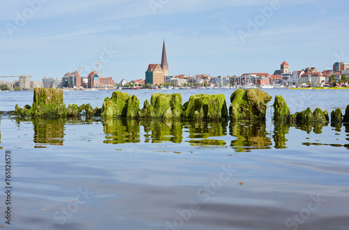 Blick auf die Hansestadt Rostock, Gehlsdorf, Mecklenburg-Vorpommern, Ostsee, Deutschland, Germany, Europa, Europe 