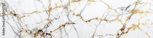 Panel kuchenny z motywem A white marble wall with gold accents. The wall is textured and has a natural look. The gold accents add a touch of luxury and elegance to the space