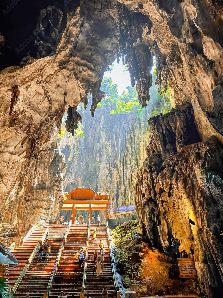 Obraz premium Batu Caves in Kuala Lumpur, one of the largest Hindu attractions in Malaysia