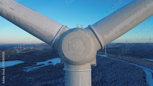 Éolienne hiver couché soleil 