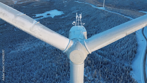 Éolienne hiver couché soleil 