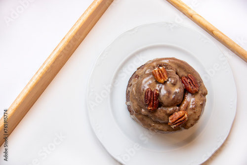 Rollito de canela con nueces photo