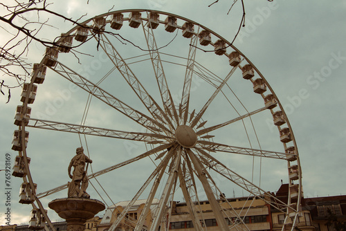 Fototapeta Naklejka Na Ścianę i Meble -  Ferris wheel in the park