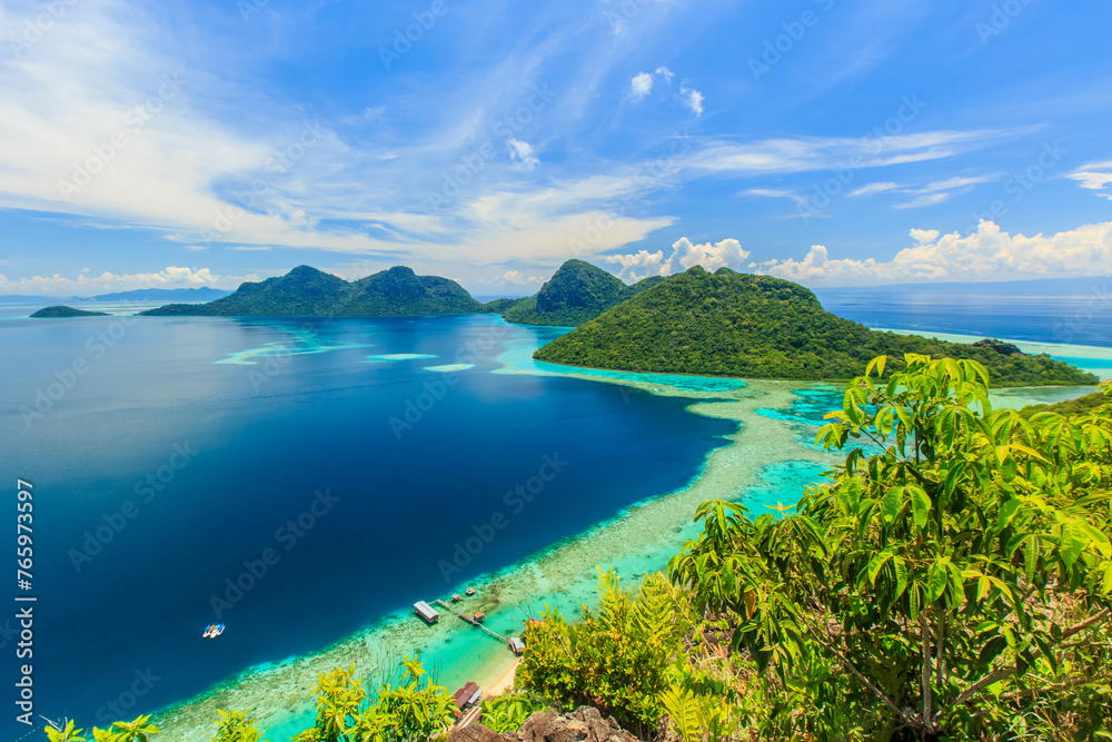 scenic panoramic top view of Bohey Dulang Island Semporna, Sabah. - obrazy, fototapety, plakaty 