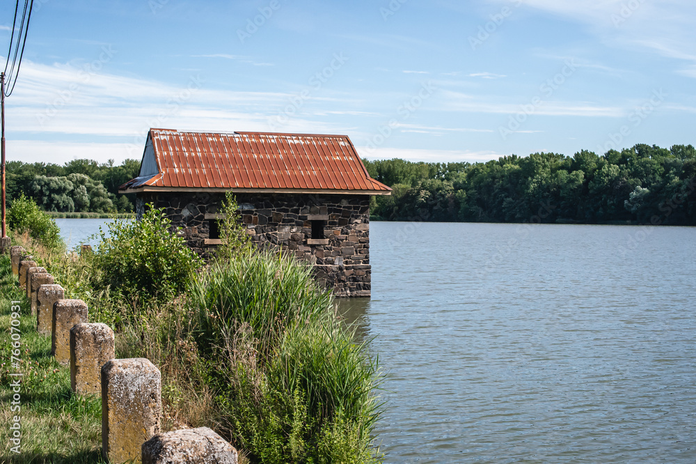 Lakes and houses that retain the old European period. Lakes and houses that retain the old European period.