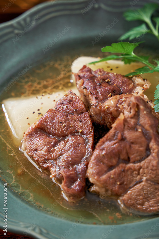 牛スネ肉と大根のスープ 牛スネ肉と大根のスープ