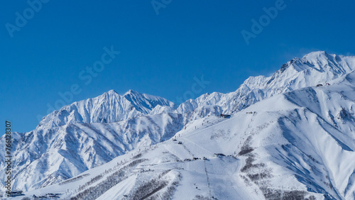 八方尾根スキー場と北アルプス　遠景 © RATM