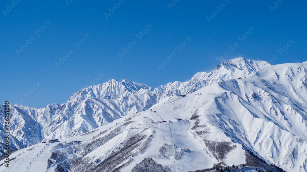 冬の白馬村から見る冠雪した北アルプス　遠景