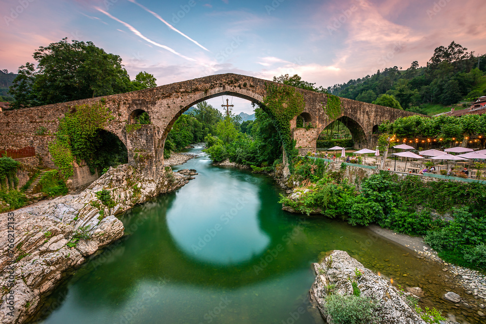 Ταπετσαρία Cangas de Onís, Asturias, Picos de Europa , Spain