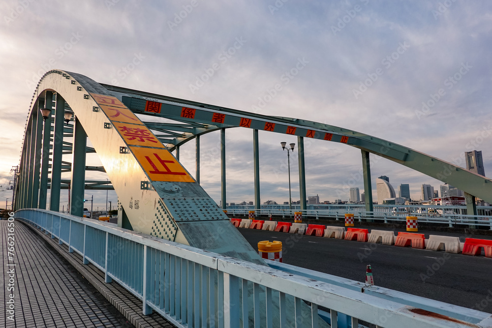 Naklejka premium 瑞穂ふ頭に架かる瑞穂橋（神奈川県横浜市）