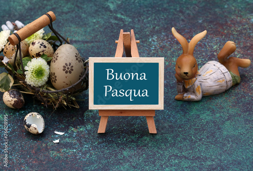 Biglietto d'auguri Buona Pasqua: Decorazione pasquale con la scritta Buona Pasqua. photo