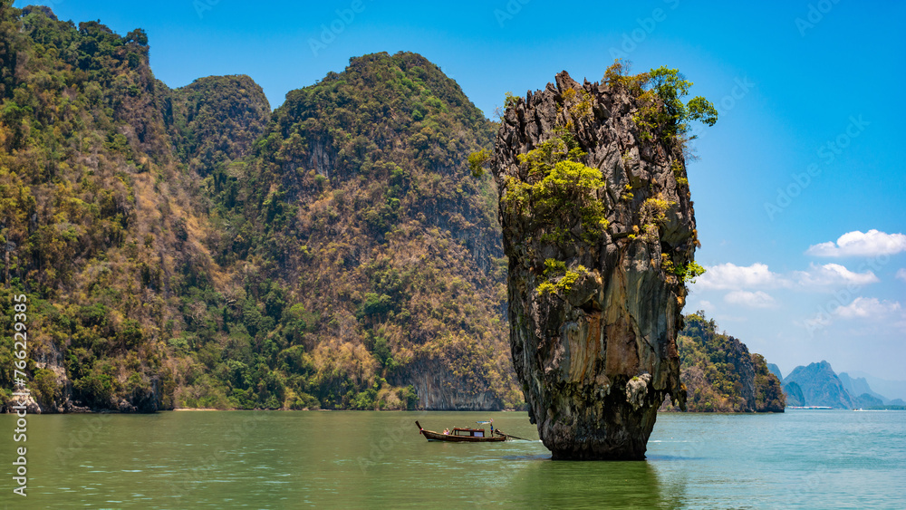 Obraz premium Tapu (Khao Tapu) is a beautiful island in the Andaman Sea.