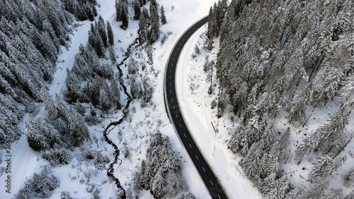 winter_road_curve