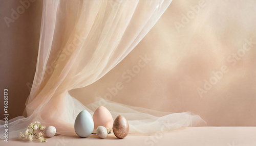 Dekoracja na Wielkanoc, kartka wielkanocna, beżowy wzór, puste miejsce na tekst, życzenia © anettastar