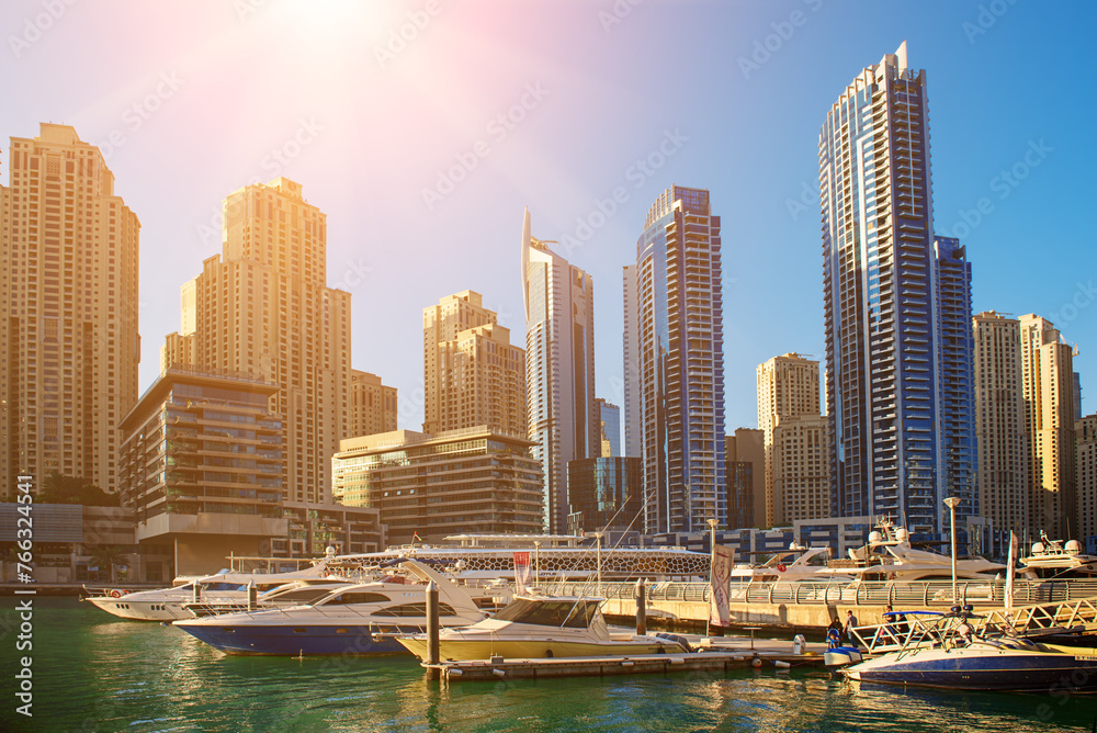 Obraz premium Dubai Marina at sunset