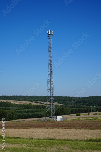 Wieża, nadajnik, 5G, LTE, sieci komórkowe, łączność, telekomunikacja, łącza, dostęp do internetu 