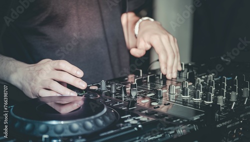DJ,consolle, music, eletronic music, party photo