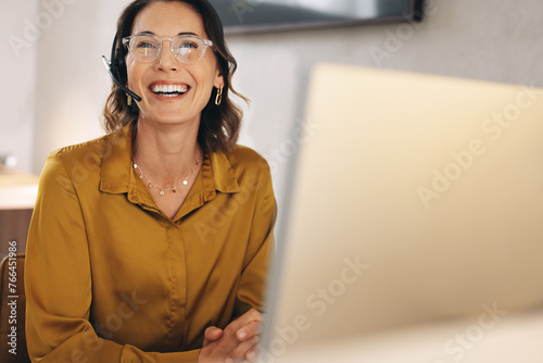 Travel agent providing remote customer services in a call centre photo