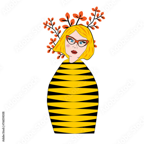 Florero con cara de mujer y ramas en tonos anaranjados.