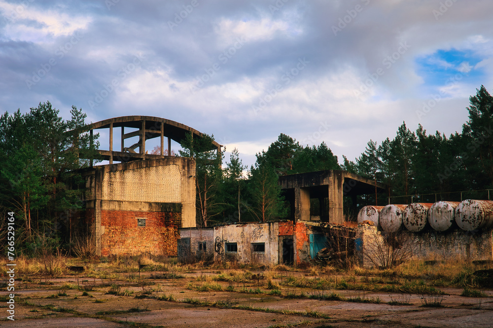 Old Abandoned Factory - Verlassener Ort - Beatiful Decay - Verlassener Ort - Urbex / Urbexing - Lost Place - Artwork - Creepy - High quality photo Old Abandoned Factory - Verlassener Ort - Beatiful Decay - Verlassener Ort - Urbex / Urbexing - Lost Place - Artwork - Creepy - High quality photo