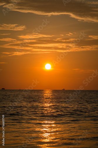 Pacific sunset © Geoff Sowrey