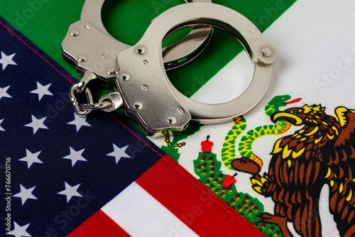 Canvas Print United States and Mexico flags with handcuffs