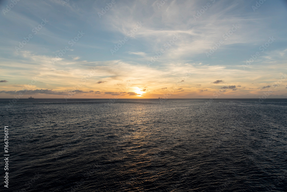 Naklejka premium sunset in the sea