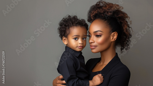 Dia das Mães: Mulher negra abraçando seu filho nesta data especial. Uso: design, propaganda, publicidade, celebração da maternidade e diversidade. photo
