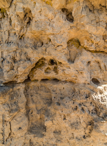 Érosion des mégalithes près des Arcs de Saint-Pierre sur le causse Méjean à Saint-Pierre-des-Tripiers, Lozère, France