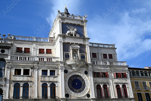 La tour de l'horloge de la place Saint-Marc de Venise