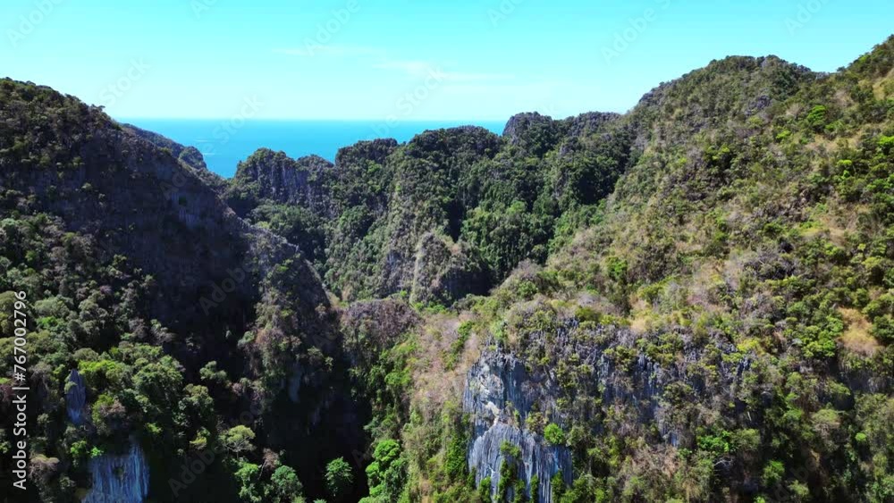 Primeval jungle hills island phi phi island. Lovely aerial top view flight descending drone
4k Primeval jungle hills island phi phi island. Lovely aerial top view flight descending drone
4k