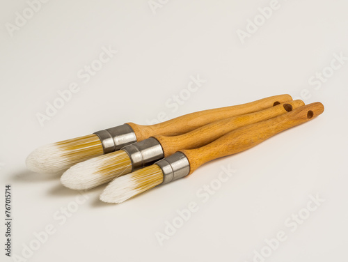 Billede på lærred traditional set of wooden sash brushes isolated on a white background