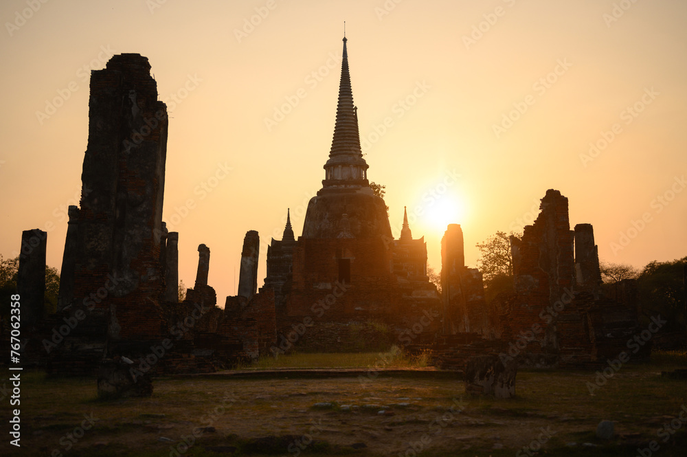 Evening light at Pagoda And the ancient ruins of Wat Phra Si Sanphet