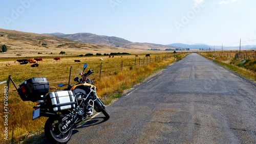 Fototapeta Naklejka Na Ścianę i Meble -  biker solitary trip motorcycle secondary roads adventure avila sierra gredos