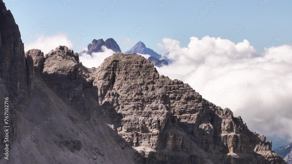 Dolomiten Ausblick Berge im Nebel Dolomiten Ausblick Berge im Nebel