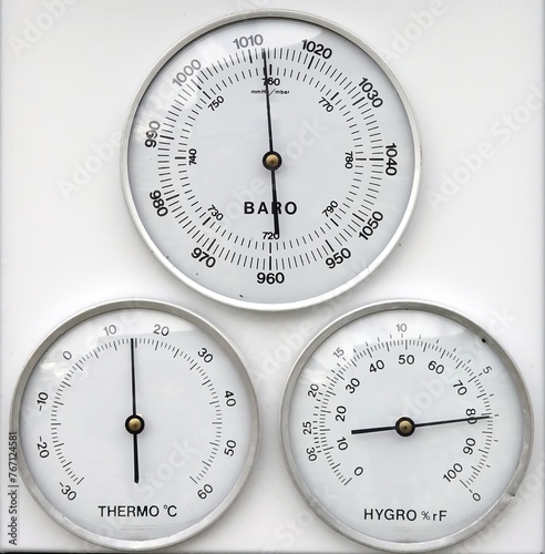Meteorological device for measuring temperature, pressure and air humidity