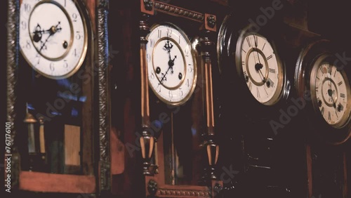 沢山の古い柱時計 photo