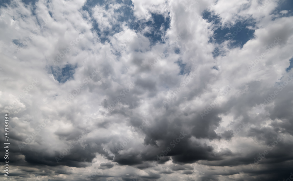 Obraz premium dark storm clouds with background,Dark clouds before a thunder-storm. 